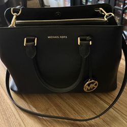 Michael Kors Black satchel Crossbody Handbag. 