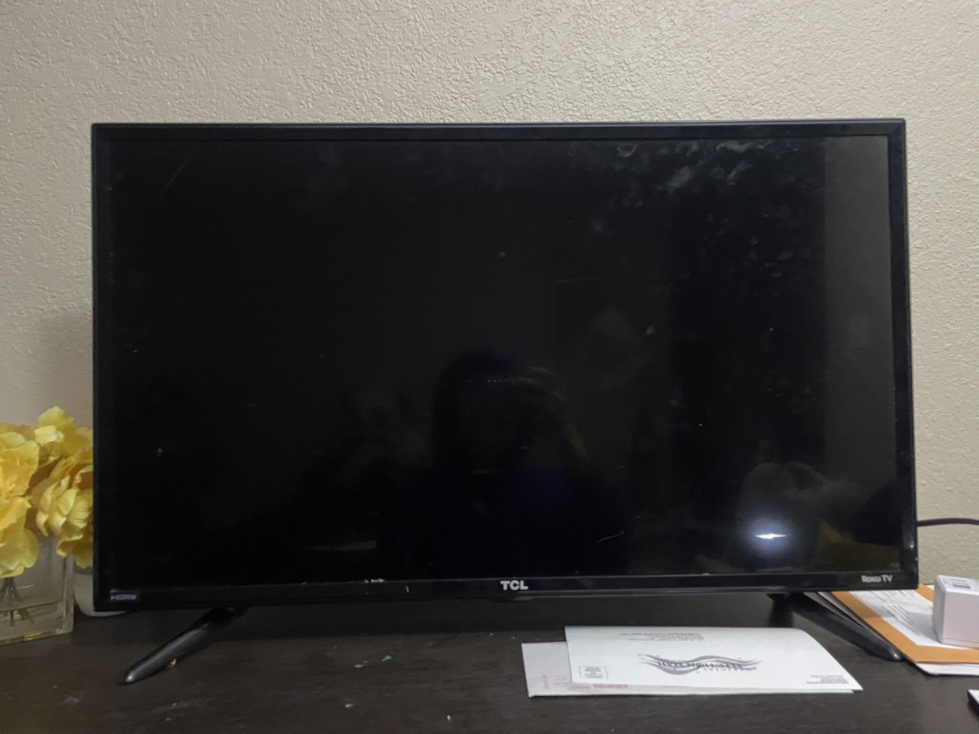 Roku TLC Bluetooth TV 