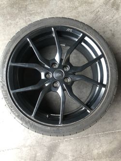 2015 - 2018 Ford Focus rs rim with tire