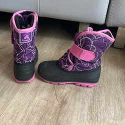 Girls snow boots size 9