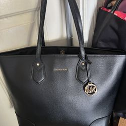 Michael Kors Purse Condition Like New it’s hundred percent leather