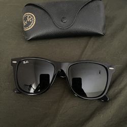 RAY BAN SUNGLASSES WITH CASE LIKE NEW