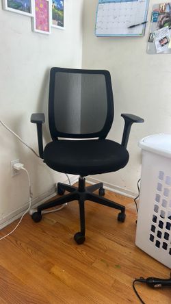 Staples Essential Task Chair
