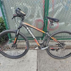 🚴‍♂️ Trek Marlin 5 – Trail-Ready 29er Hardtail Mountain Bike – $450 (OBO)