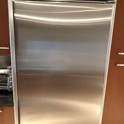 Sub-Zero Refrigerator 