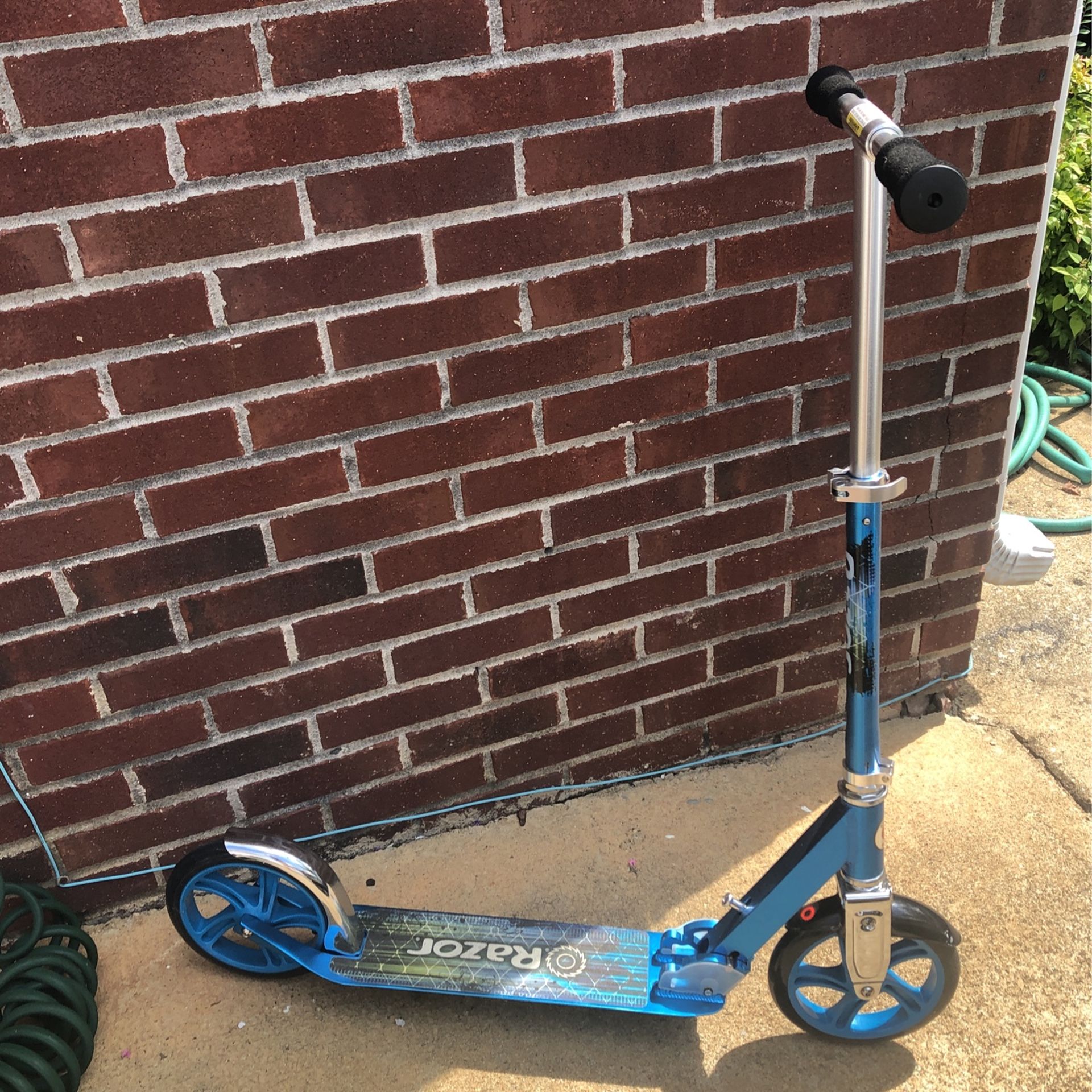 New Razor A5 Lux Kick Scooter Blue