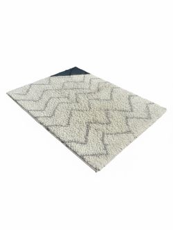 White & Gray Abstract Shag Area Rug – 48” x 67”
