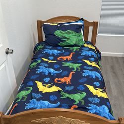Twin bed with brand new comforter