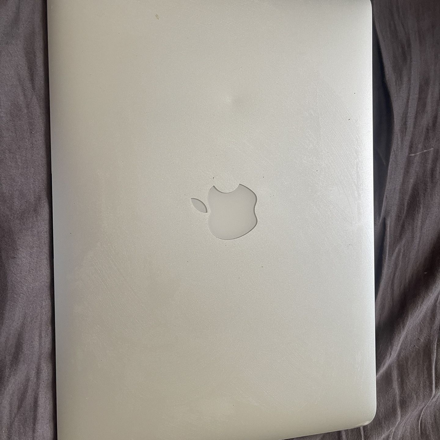 MacBook Air (32-inch 2017) With Charger 
