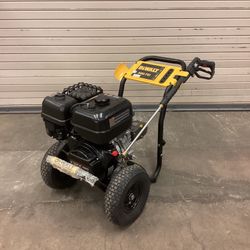  DEWALT 4400 PSI 4.0 GPM Gas Cold Water Pressure Washer with DEWALT 420cc Engine 