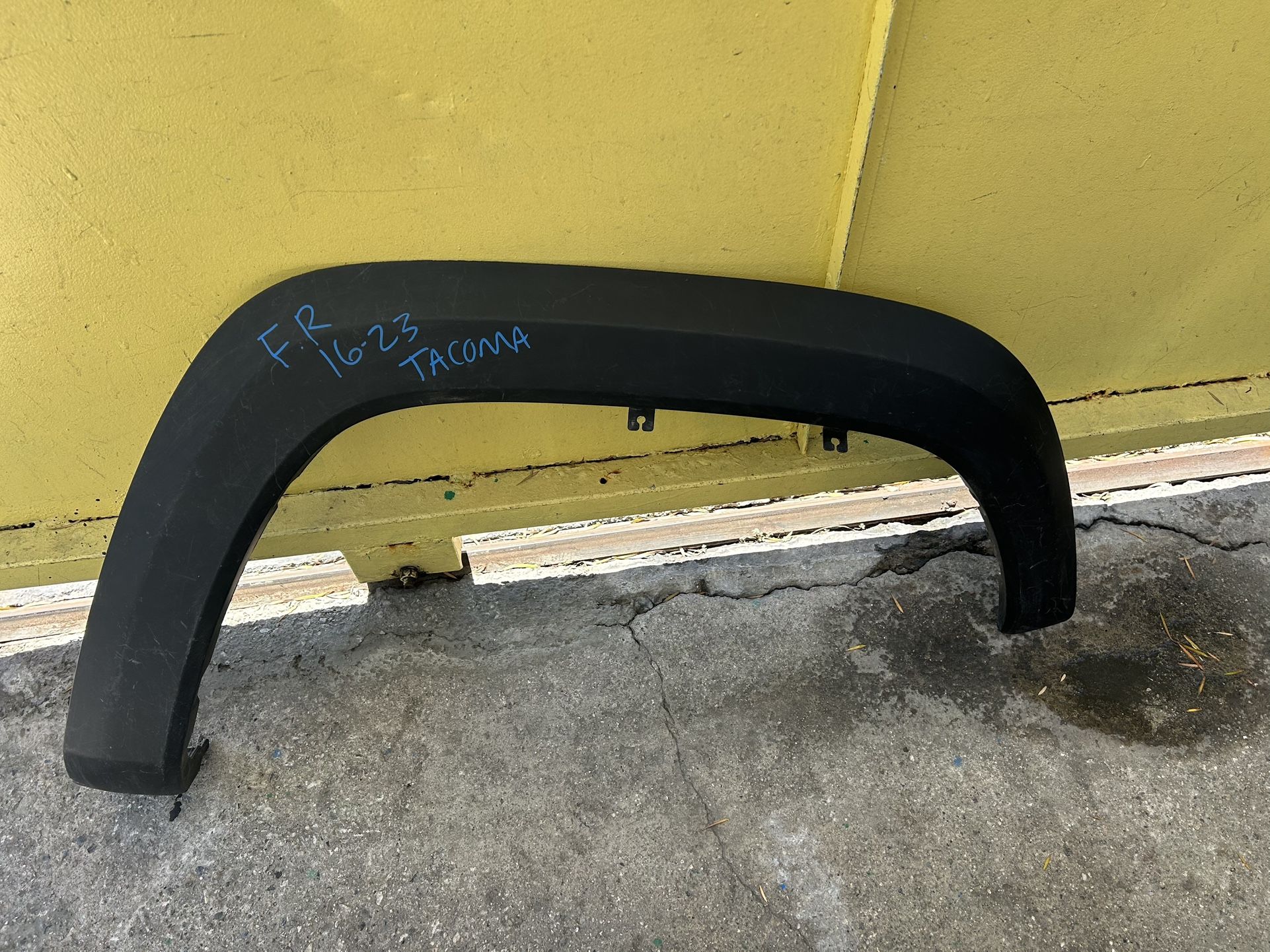 2016-2023 TOYOTA TACOMA FRONT PASSENGER SIDE FENDER FLARE