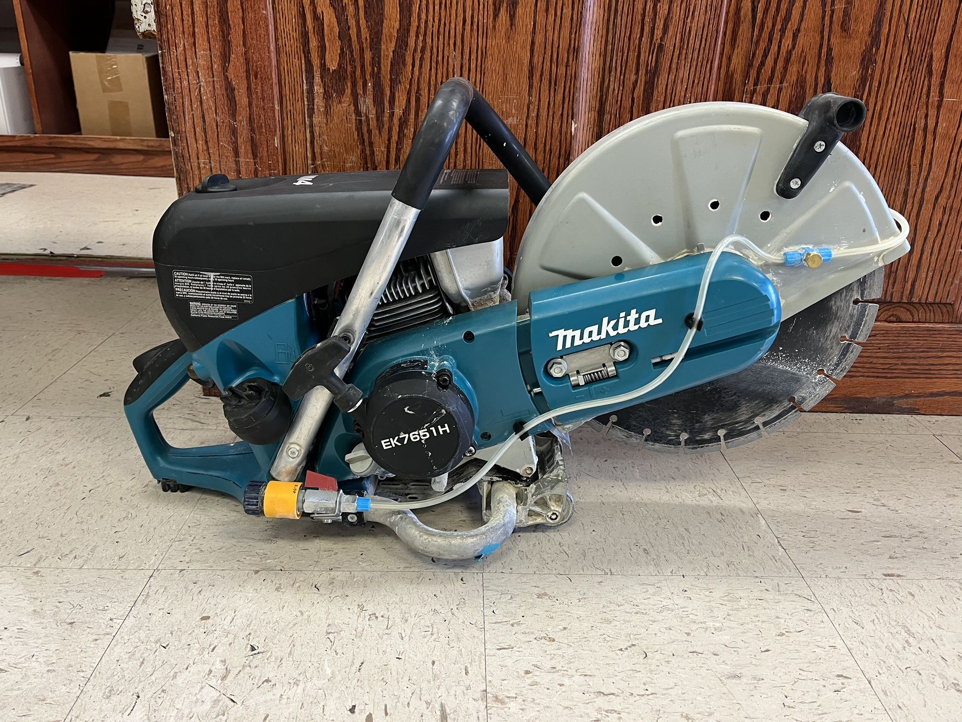 Makita MM4 Gas 14” Concrete Saw W/ Diamond Blade