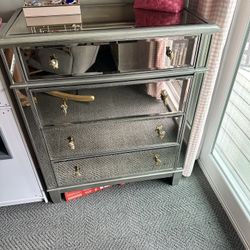 Dresser And 2 Nightstands  