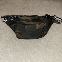 Victoria Secret ( PINK) GREEN CAMO fanny Pack