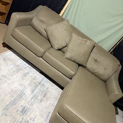 $180 small sectional in great condition