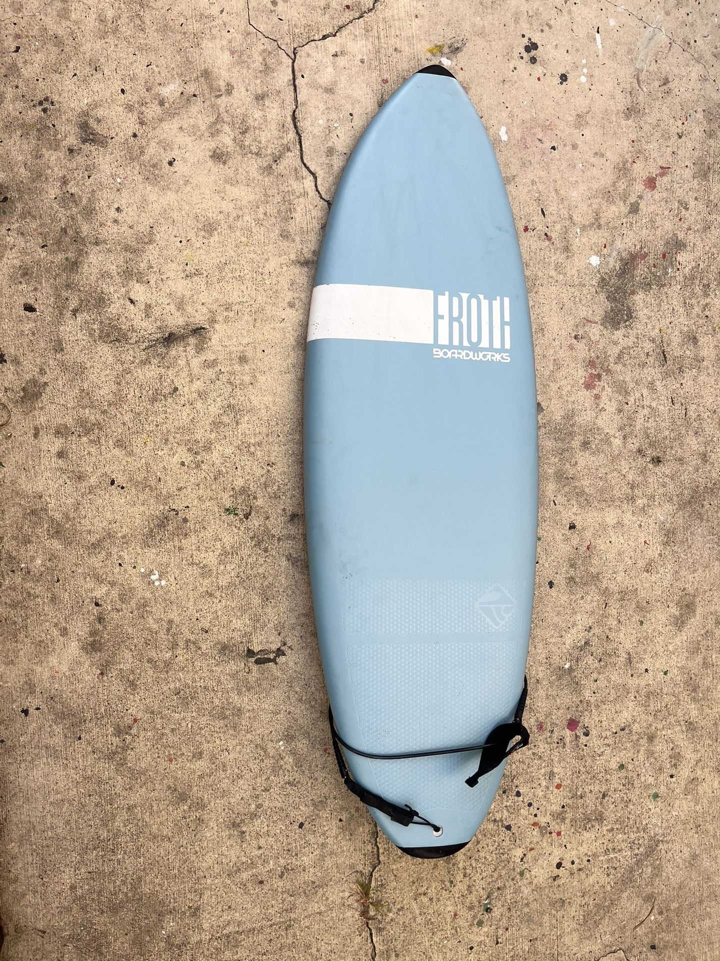 (Used Once) 5’6 High Performance Foam Short board + 6 Ft Leash | Froth Boardworks