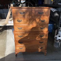 Dresser/Chest of Drawers