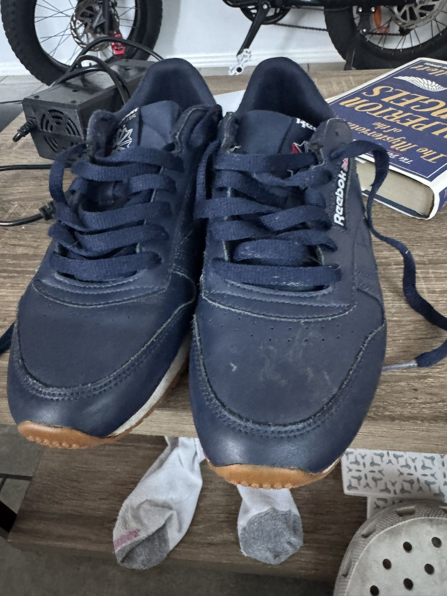 Reebok GY3600 (size 8)