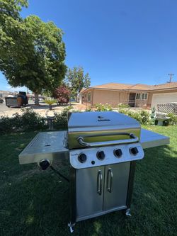 GAS GRILL WORKS GREAT 125 $$ FREE DELIVERY