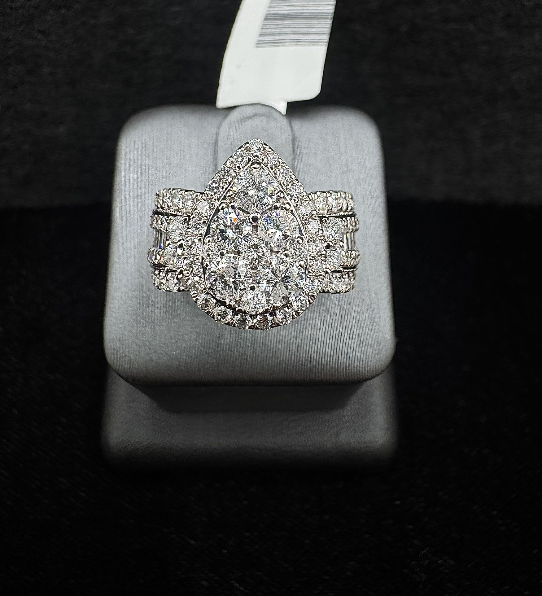 💎 14K White Gold Pear-Shaped Diamond Cluster Ring – 1.51 Carats 💎