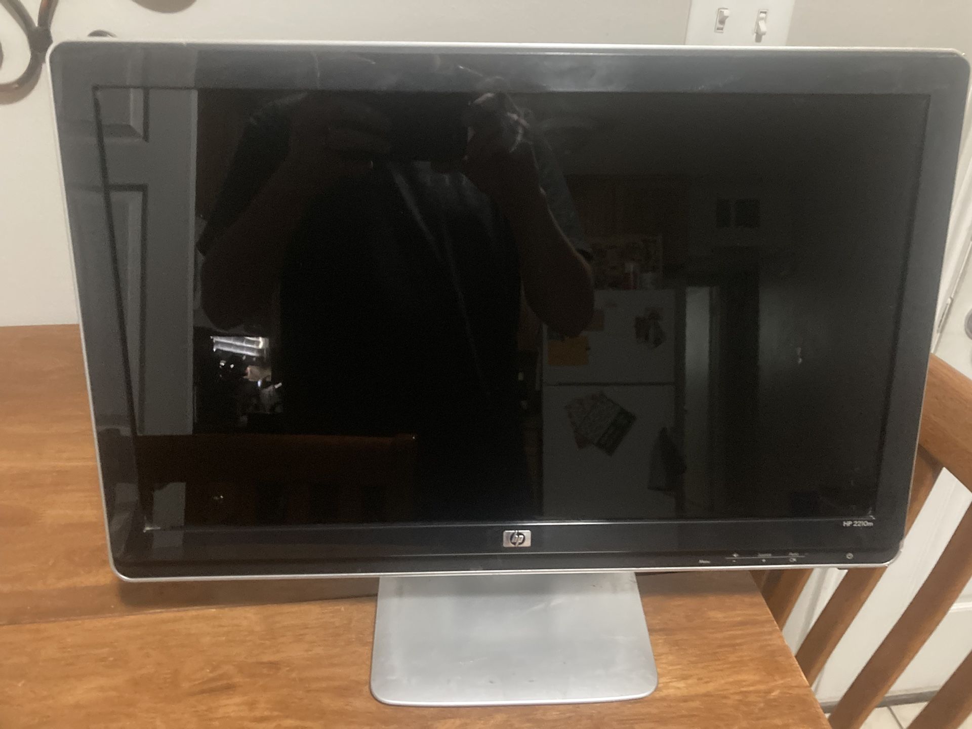 21 Inch HP 2210m Monitor