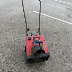 TORO POWER LITE SNOW BLOWER. 98 CC ENGINE. 16 INCHES WIDTH. EASY TO START. $75.00  OR BEST OFFER.