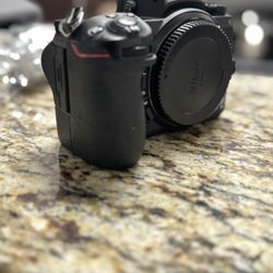 Nikon Z6 Mirrorless Shoots 4k 