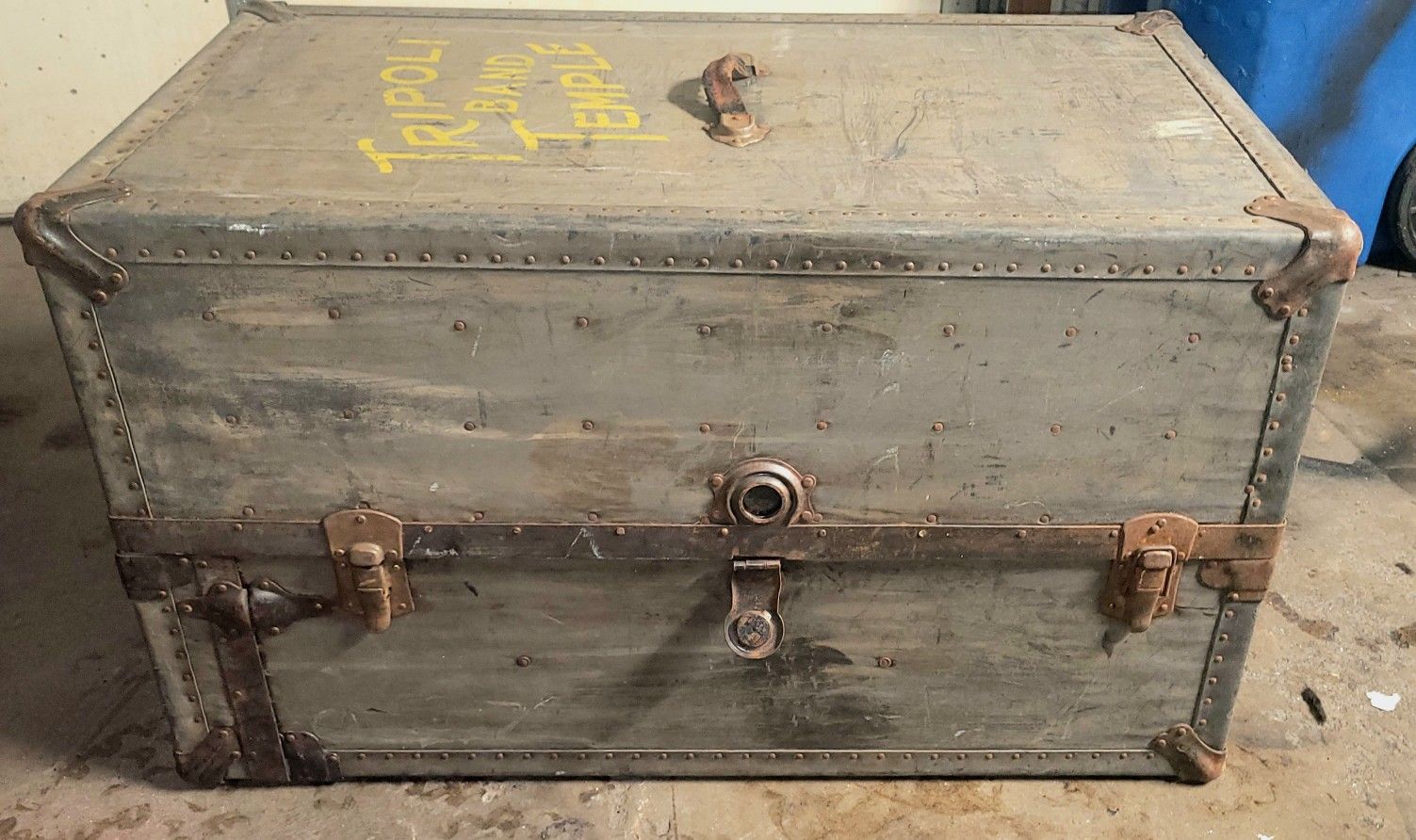 Antique Clothing Storage Trunk 42x24x24its 
