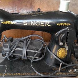 Singer Sewing Machine 1940s