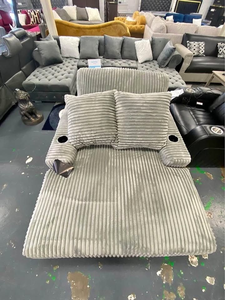 Lindyn Gray Chaise Velvet▪️ Delivery & Finance Available ▪️# Sofa # Loveseat # Couch # Living Room Set Options Available