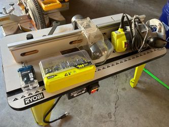 8.5 Amp 1-1/2 Peak HP Fixed Base Corded Router with table