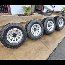 17" LOCK LUNATIC w- 33" Falken Wildpeak Tires $$ 825 $$
