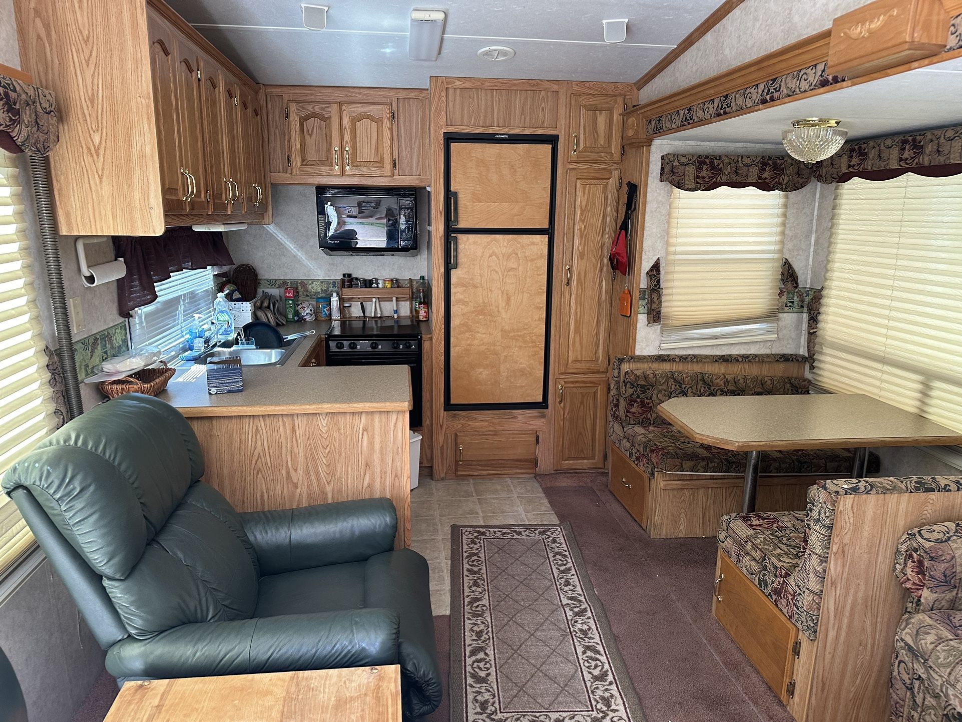 2006 Cedar Creek 5th Wheel trailer