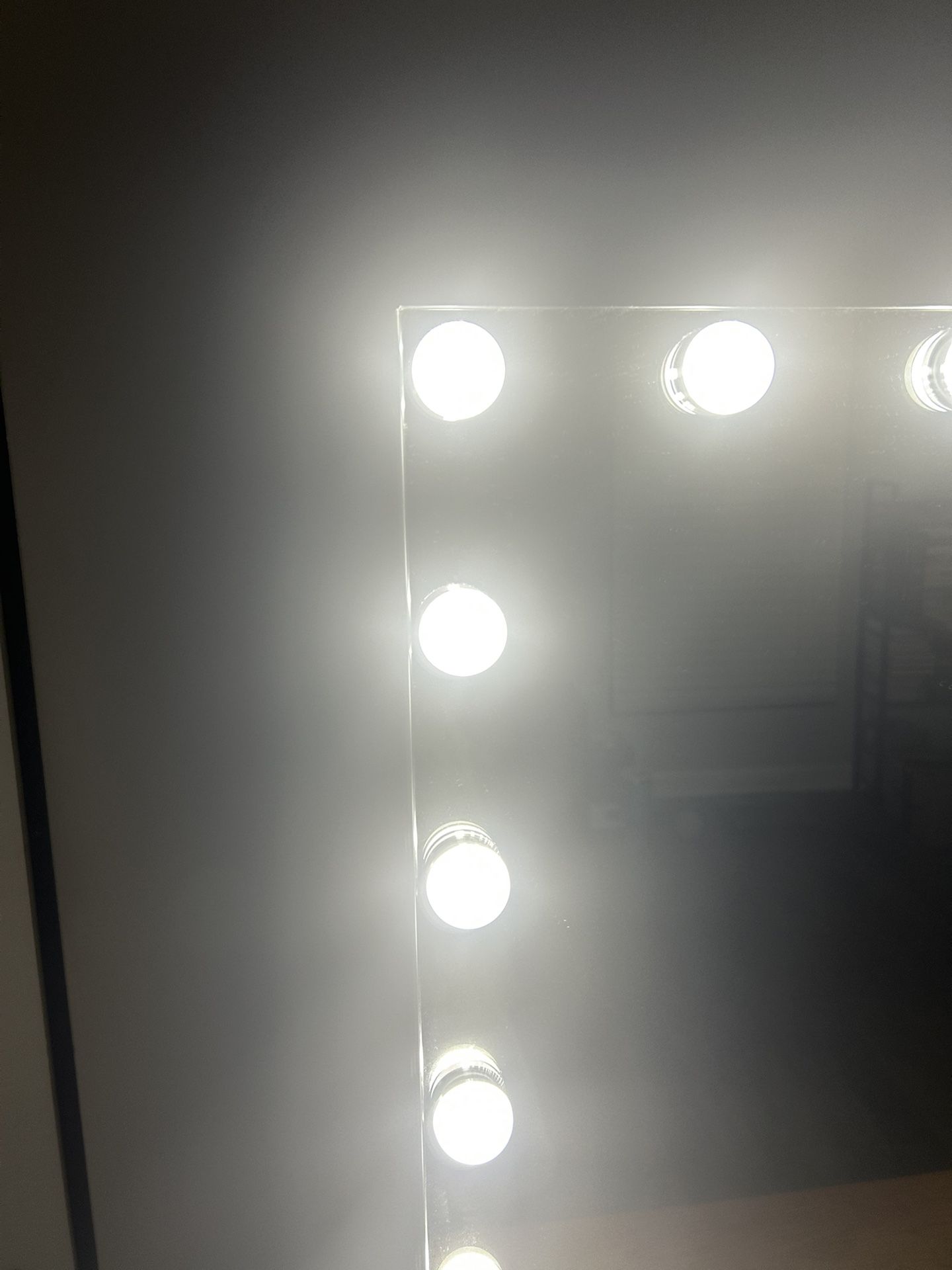 Vanity mirror