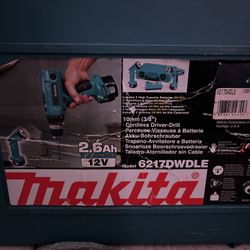 Makita Drill And Light Set