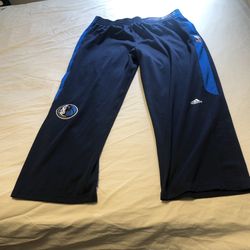 Dallas Mavericks Men’s Size XL Sweatpants Approximately 40 Inches Length 