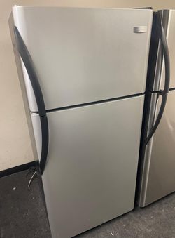 Frigidaire Top Freezer Fridge – Stainless, Clean, 19 cu ft