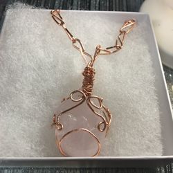 ROSE QUARTZ NECKLACE
