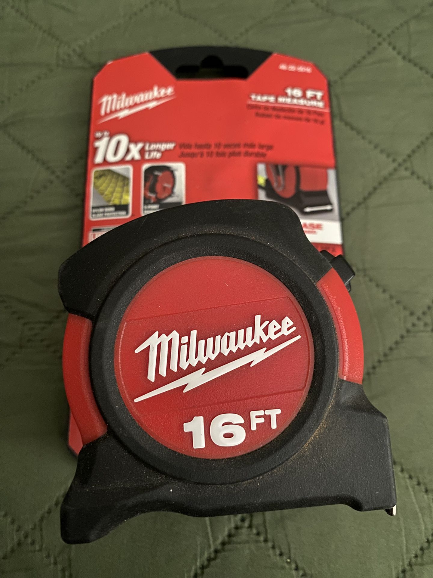 Milwaukee 16 Ft Tape Measure Wide Base