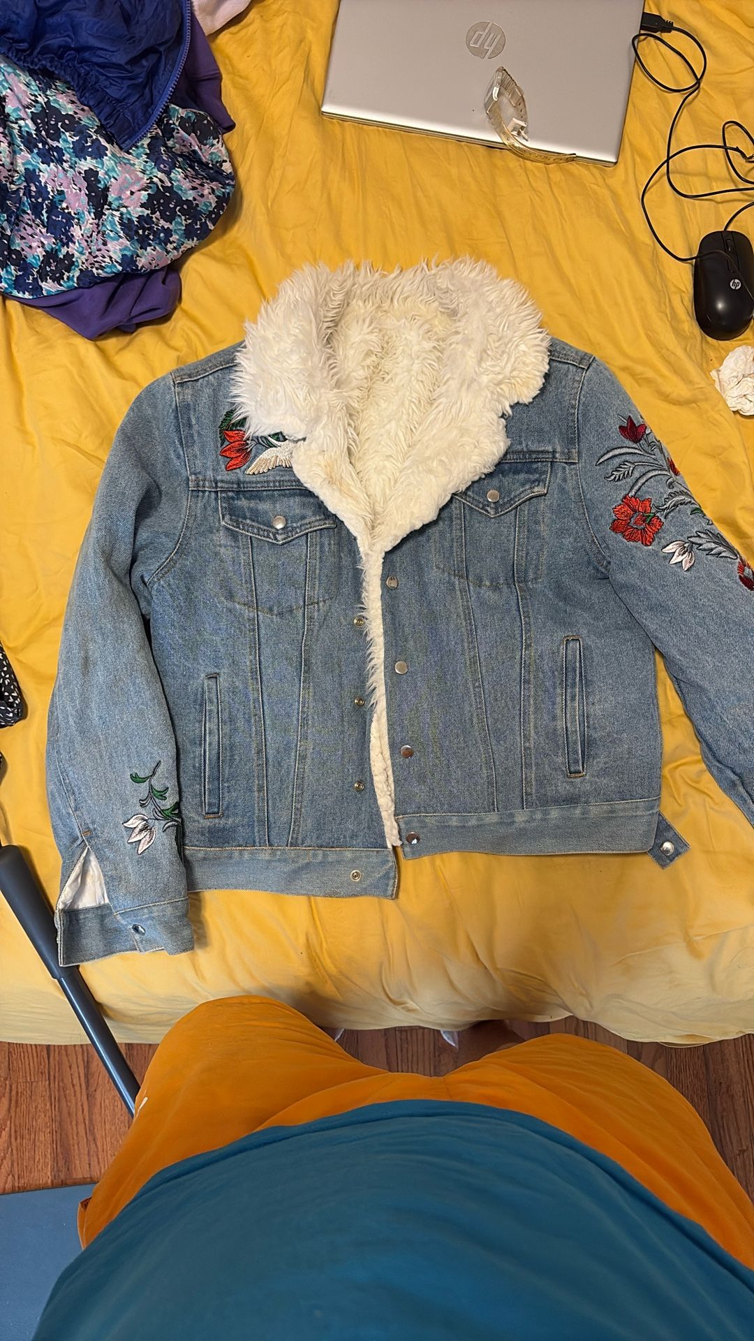 Classy Denim Jacket With White Fur Lining
