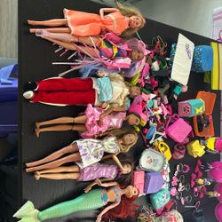 Barbies Clothes And Accessories 