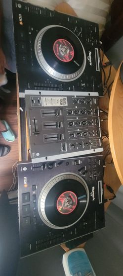 Numark v7 turntables and Gemini mixer