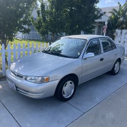 2000 Toyota Corolla
