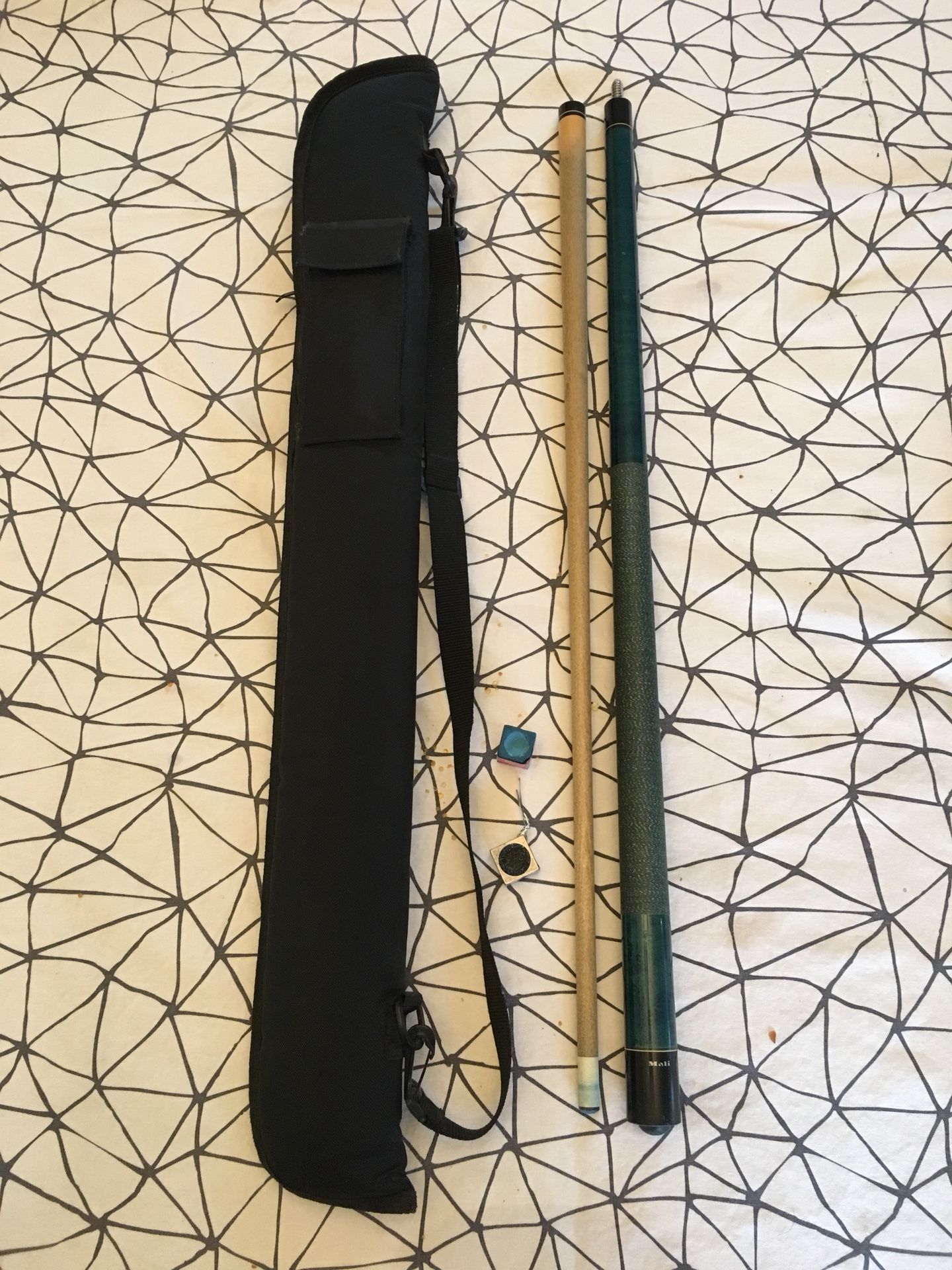 Mali pool cue