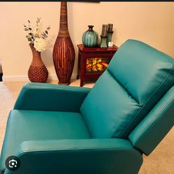 Recliner chair - like new