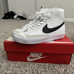 Nike Blazer Mid ‘77 White/Black (GS 5) – Worn Once