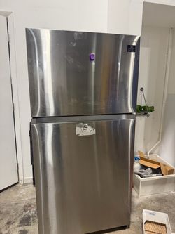 Samsung Stainless Steel Top-Freezer Refrigerator