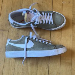 Nike Blazer Low Khaki sz9.5