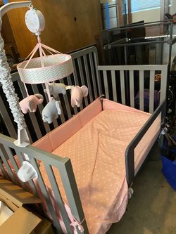 Gray crib/ toddler bed