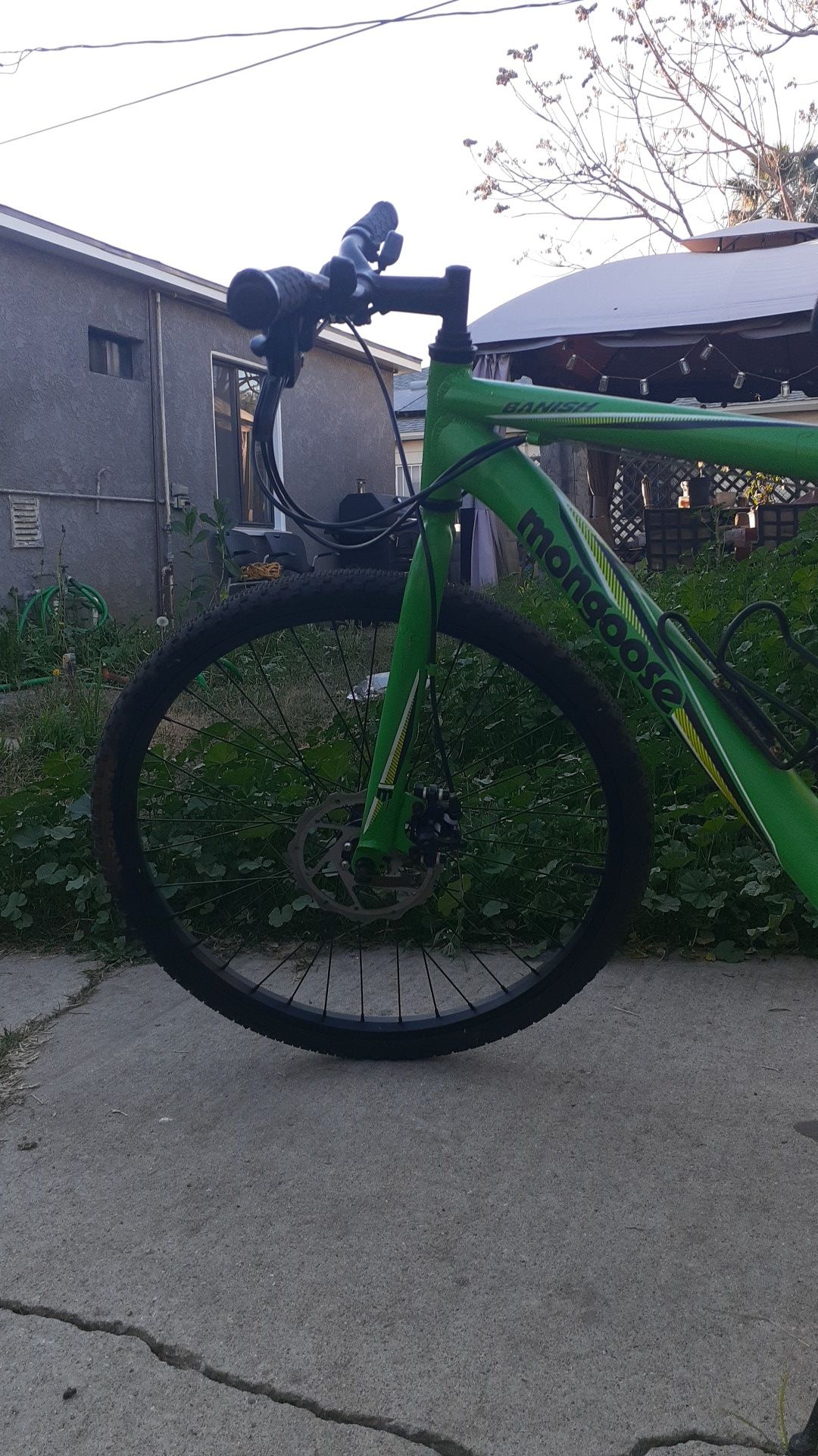 700c mens mongoose banish 2.0 bike